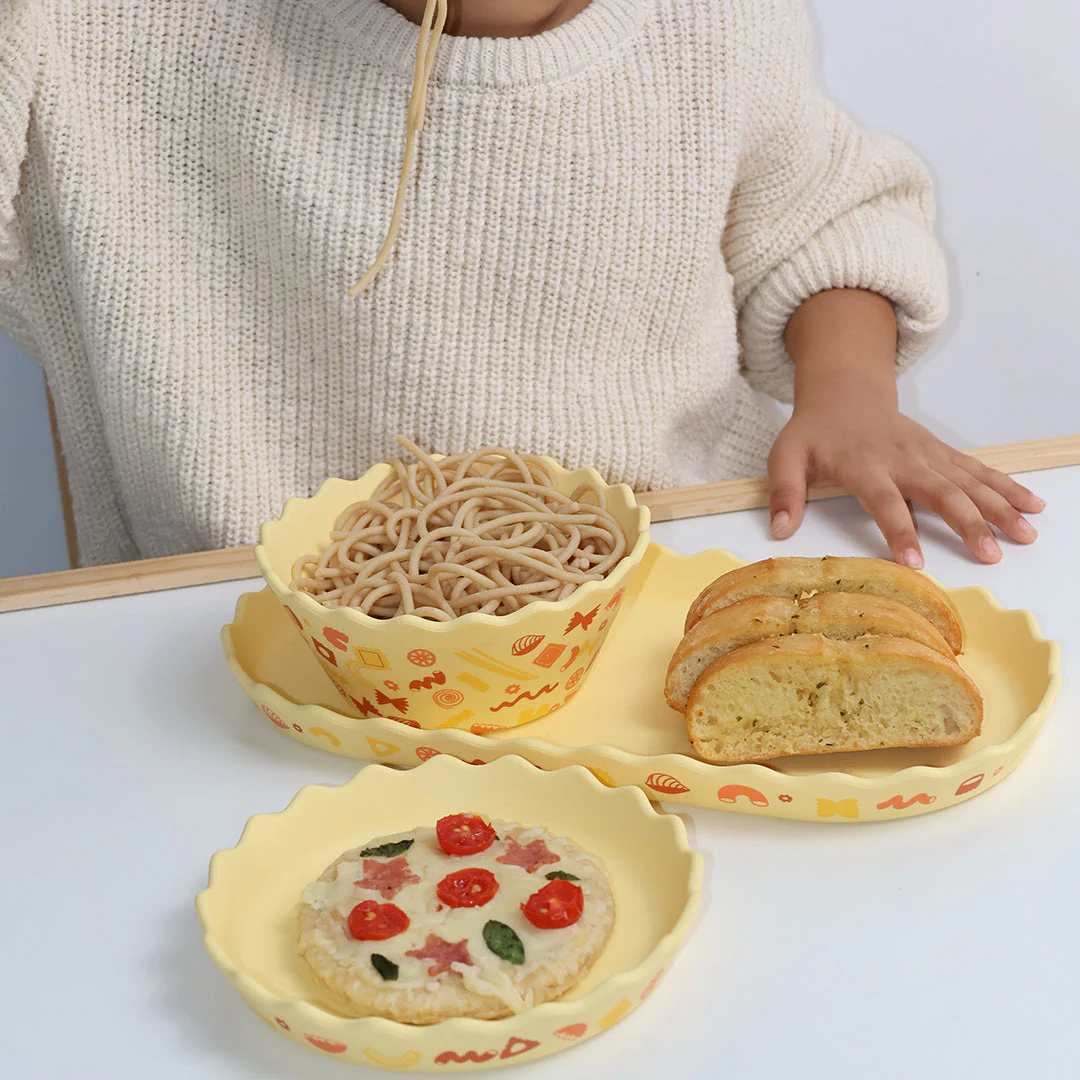 Pasta Wavy Edge Silicone Bowl and Plate Set - Image 4